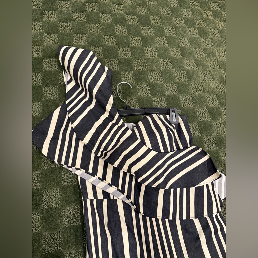 Alice and Olivia size small jumpsuit